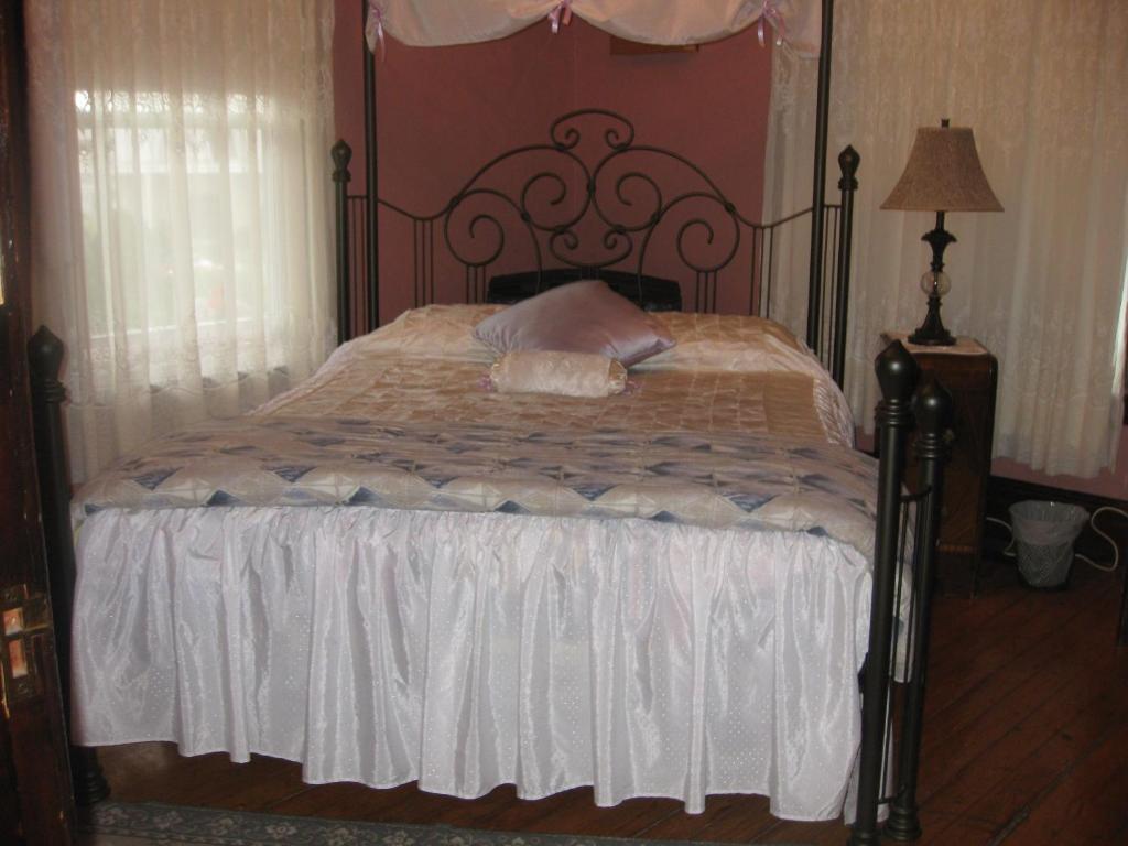 Maison Mckenzie House Campbellton Room photo